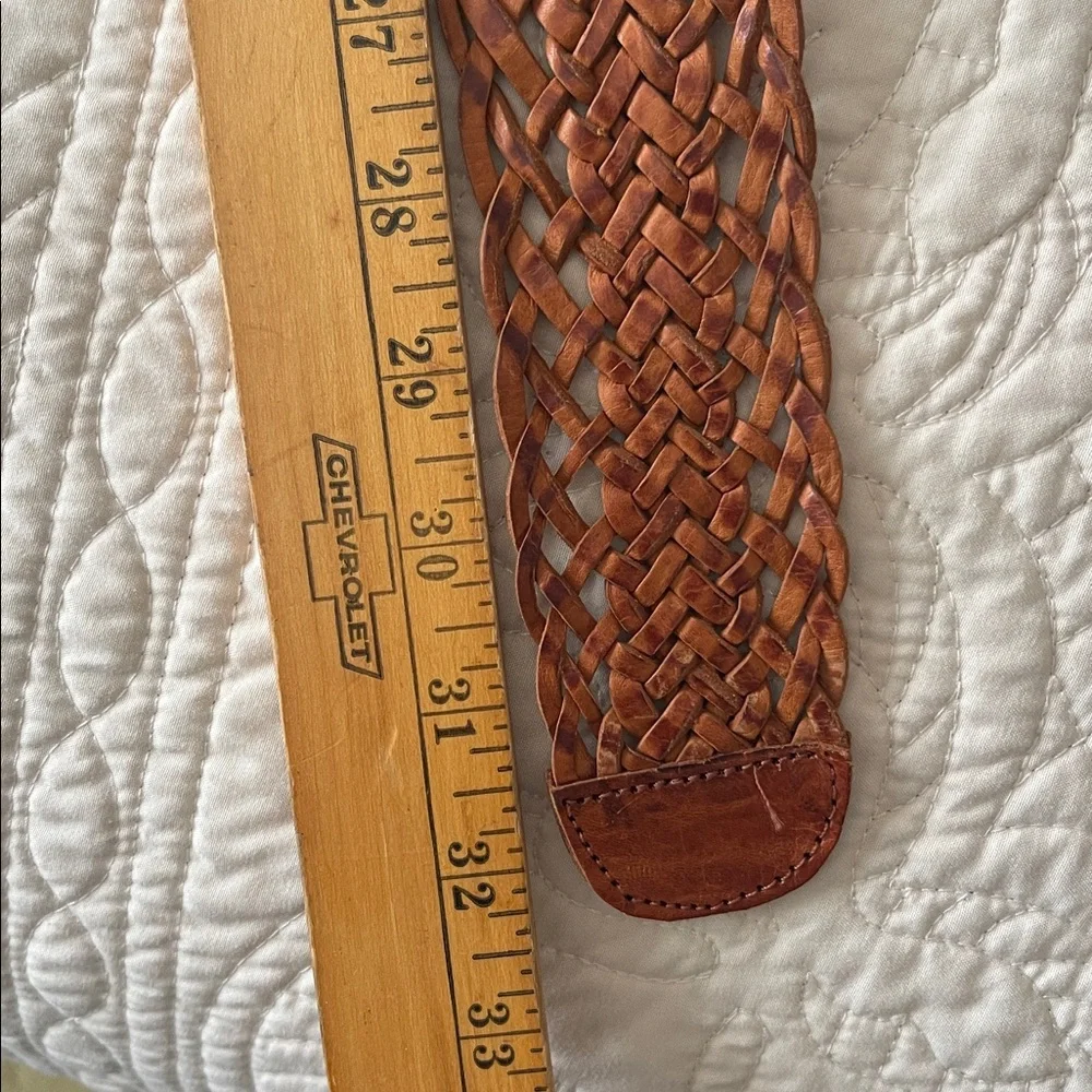 Vintage belt in brown with brass buckle No label